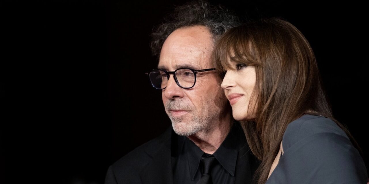 Tim Burton e Monica Bellucci sfilano mano nella mano alla Festa del Cinema di Roma