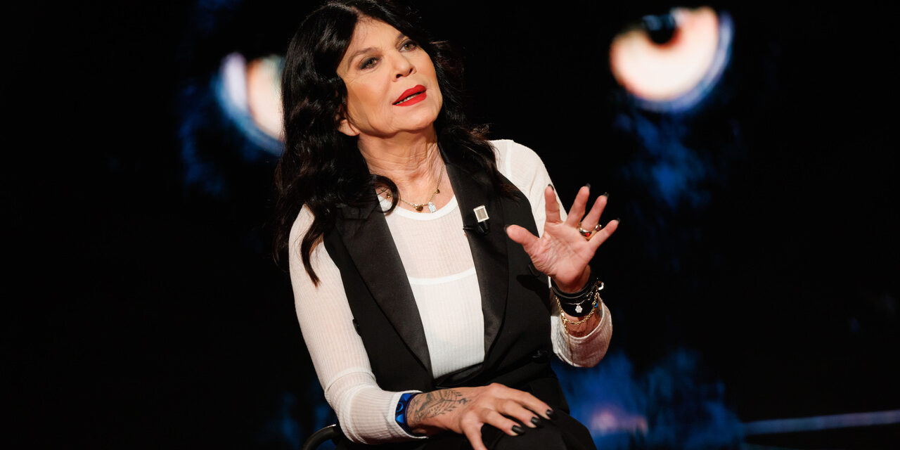 Stefania Nobile: “Se io le dico che lei ha il malocchio e le chiedo un tot di soldi, se me li dà è una cretina! Basta con i disagiati”