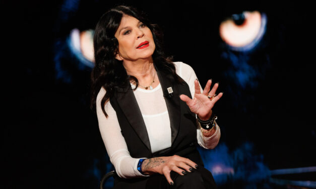 Stefania Nobile: “Se io le dico che lei ha il malocchio e le chiedo un tot di soldi, se me li dà è una cretina! Basta con i disagiati”