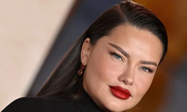 Adriana Lima risponde alle critiche social: “Questo è il volto di una mamma stanca”