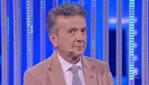 Pupo sul Grande Fratello: “Non avevo la forza di guardarlo per quanto mi faceva ca**re. C’era un autore che lo guardava per me”
