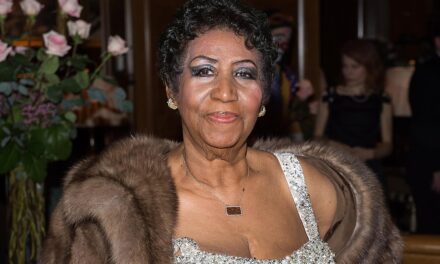 Aretha Franklin, il testamento ritrovato nel divano, firmato con una ‘A’: «È legale»