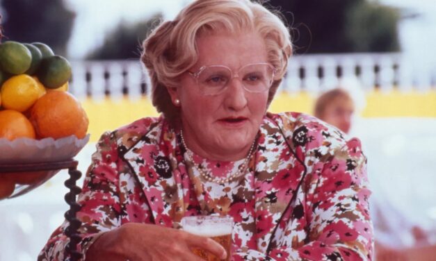 Mrs. Doubtfire, Chris Columbus: “Robin Williams improvvisava così tanto che abbiamo girato oltre 600km di pellicola. Spero si faccia un documentario”