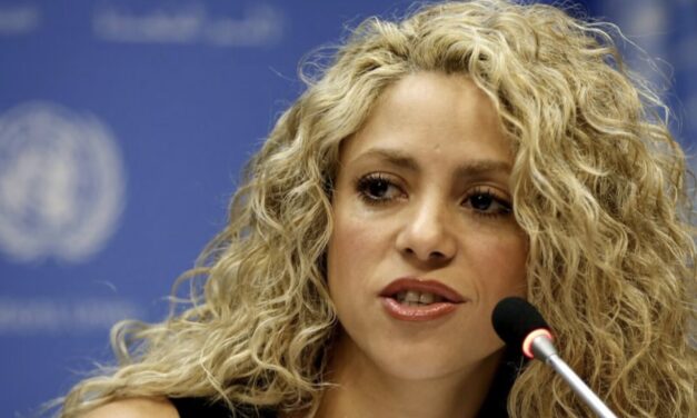 Shakira patteggia una multa da 7 milioni per evitare il carcere