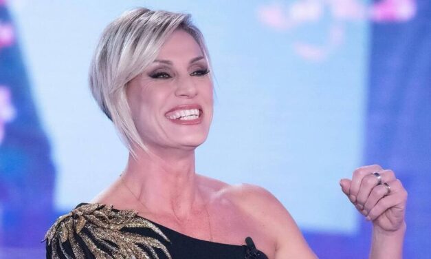 Annalisa Minetti: “Mia sorella ha la mia stessa patologia. Quando aveva 9 anni le ho spiegato che sarebbe diventata cieca come me”