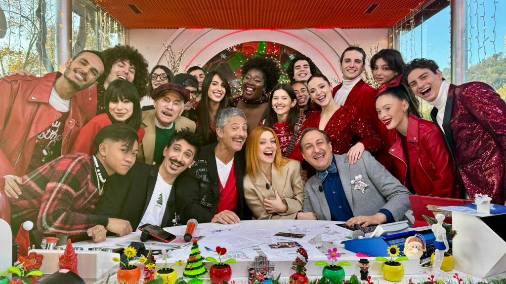 ‘VIVA RAI2!’, Fiorello ironizza sul pandoro della Ferragni: “Ha perso 10mila followers, solo quelli di Antitrust e Codacons. Pronto il documentario, ‘Assegnez’!”