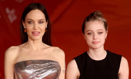 Angelina Jolie ammette di non avere molta vita sociale: “I miei figli sono i miei amici più cari”