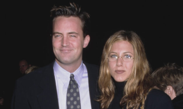 Jennifer Aniston su Matthew Perry: “Voglio che la gente sappia che era in salute, aveva smesso di fumare e si stava rimettendo in forma!”