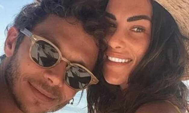 Valentino Rossi, la compagna racconta: “E’ capitato di avere intimità con Valentino nel box, durante il weekend di gara”