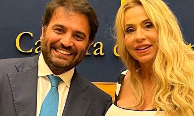 Valeria Marini: “Sono stata io a lasciare Gimmi Cangiano per una sua situazione delicata. Denny Mendez? E’ solo alla ricerca di visibilità!”