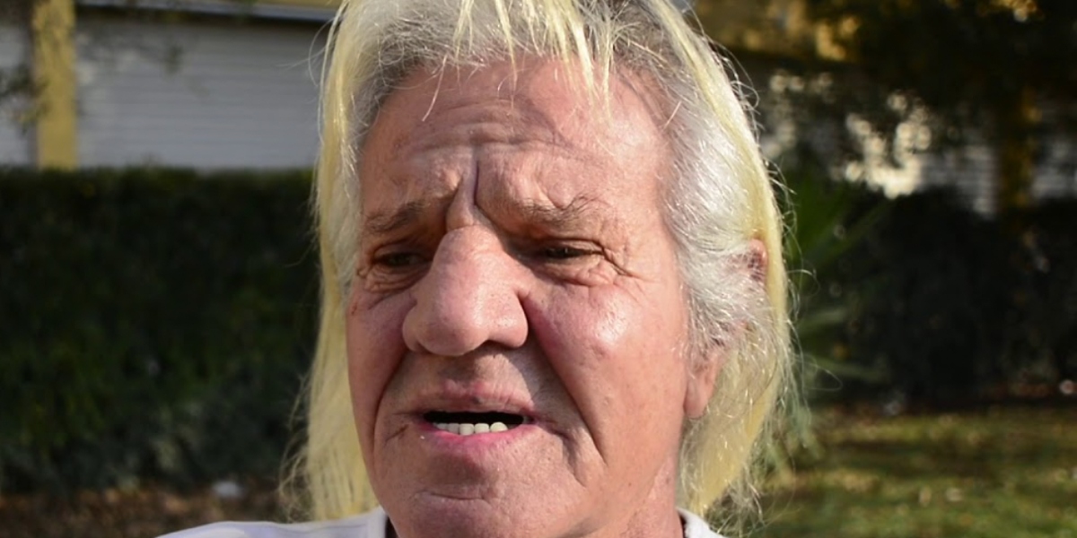 Tuffo nel Tevere, a sorpresa Mr Ok dopo 35 anni non si butta: problemi alla schiena