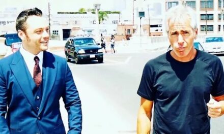 Tiziano Ferro e il manager si separano dopo 23 anni: “Ti auguro la luce che ti meriti e che io non ho più”