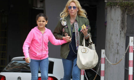 Antonella Clerici: “Mia figlia Maelle è stata vittima di bullismo proprio perchè era mia figlia. Lei all’inizio ha incassato, poi ha saputo gestire la situazione!”