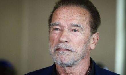 Arnold Schwarzenegger fermato alla dogana per un «orologio non dichiarato», paga multa da 35mila euro