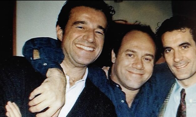 Carlo Verdone fa gli auguri al cognato Christian De Sica con una foto: “Ci divertimmo tanto grazie ai tuoi racconti e a quelli di Massimo Troisi”