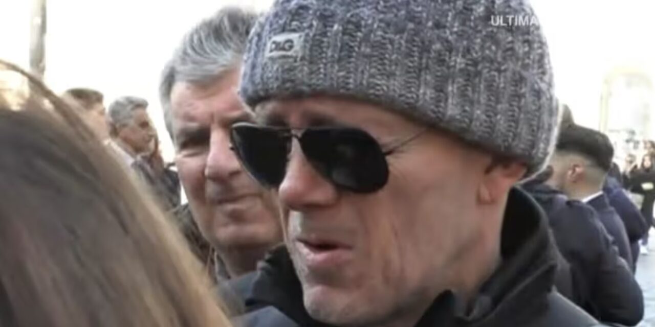 Sandra Milo, il figlio Ciro ai funerali: “Mamma è morta il giorno del compleanno di mio figlio, è stata durissima non dirglielo”