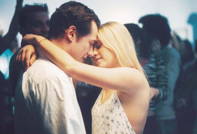 Martina Stella: “Chi bacia meglio tra Bova e Accorsi? Non me lo ricordo neanche più, è passato troppo tempo. Ero molto imbarazzata con entrambi!”