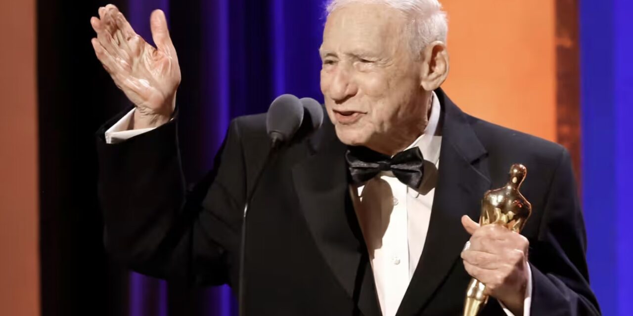 Mel Brooks riceve l’Oscar alla carriera: “Questa volta non lo vendo!”