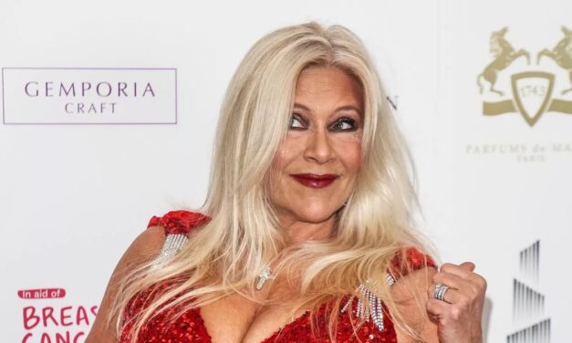 Samantha Fox fa una scenata da ubriaca in aereo e viene arrestata