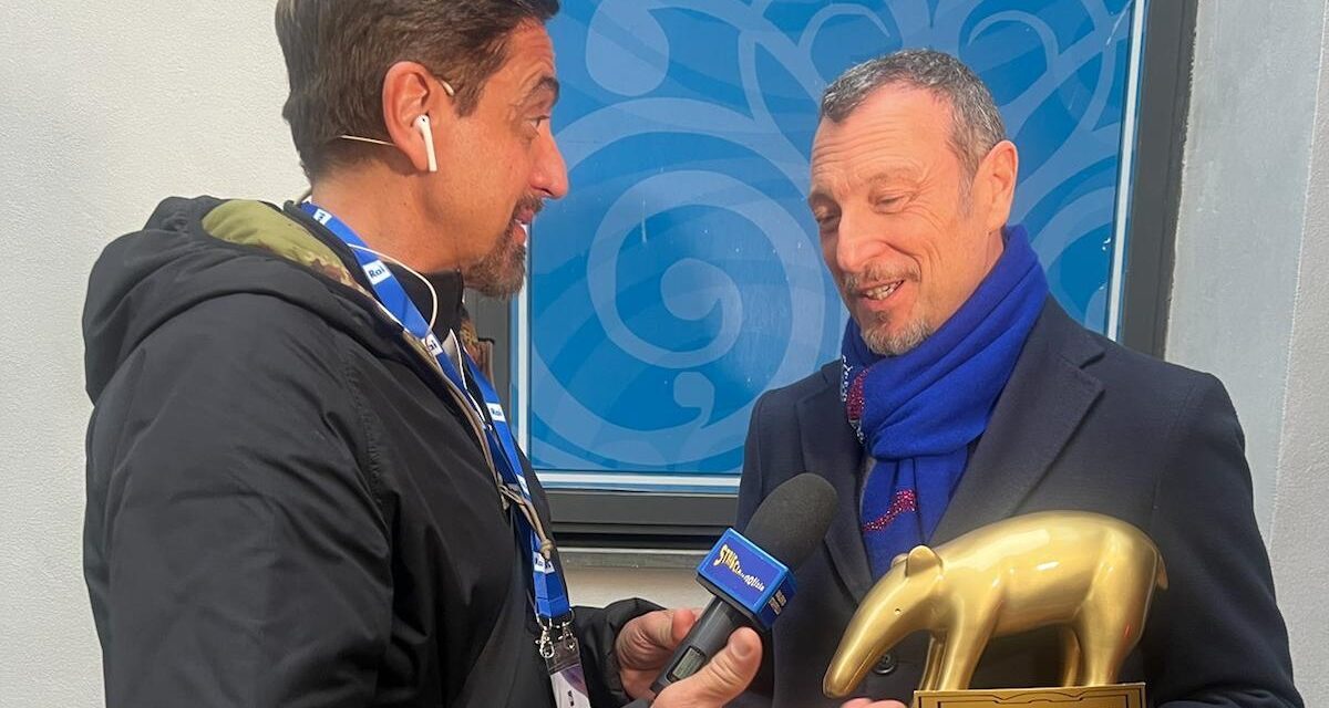 Amadeus riceve il Tapiro d’oro per la multa per la pubblicità occulta a Sanremo 2023: “Vediamo se li dovrò pagare io, che sarà mai pagare 175 mila euro?!!”