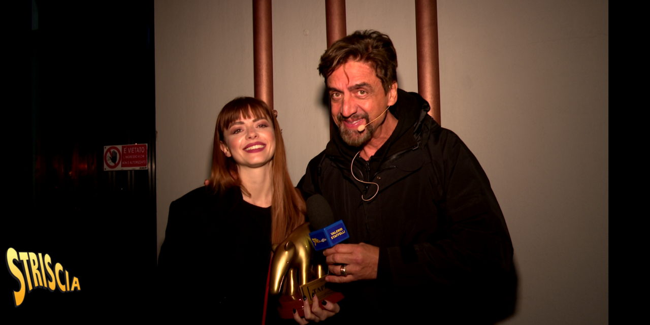 Striscia, Tapiro D’Oro ad Annalisa per il terzo posto: “Non ero triste come sembrava da quei due secondi ma molto emozionata”