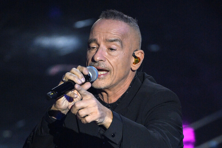 Sanremo, Eros Ramazzotti su ‘Terra Promessa’: “Avevamo prenotato l’hotel fino al venerdì, invece rimanemmo! Devo ringraziare mio padre che mi ha sempre spinto!”