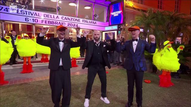 John Travolta non ha firmato la liberatoria per il ‘Ballo del qua qua’: non si vedrà mai più in tv