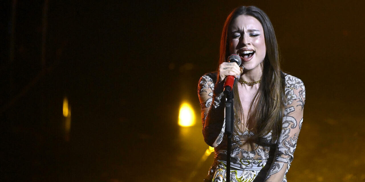 La Rondine, Angelina Mango: “Ho cercato di fare un omaggio il più rispettoso possibile. La canzone è un grande ricordo e ha raccontato di me”