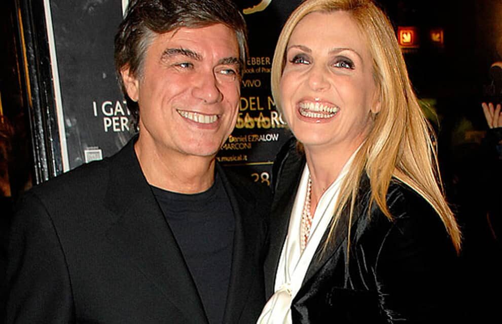 Lorella Cuccarini: “Mio marito mi ha chiesto di sposarlo dopo 6 mesi. In 32 anni ci sono stati momenti difficili, stare insieme è un lavoro e noi abbiamo lavorato bene”