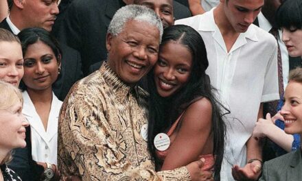 Naomi Campbell ricorda Nelson Mandela: “Mi nominò nipote onoraria, era un uomo in grado di perdonare chiunque”