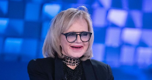 Rita Pavone: “Mio padre non mi accompagnò all’altare perché non accettava la differenza d’età. E poi lui tradì mia madre con una donna più giovane di 33 anni!”