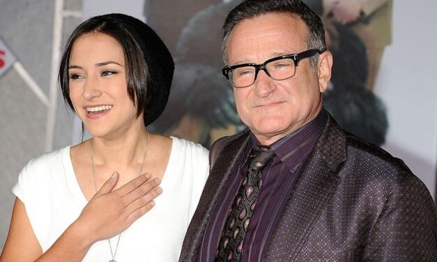 Robin Williams, la figlia Zelda lo omaggia nel suo primo film da regista “Lisa Frankenstein”