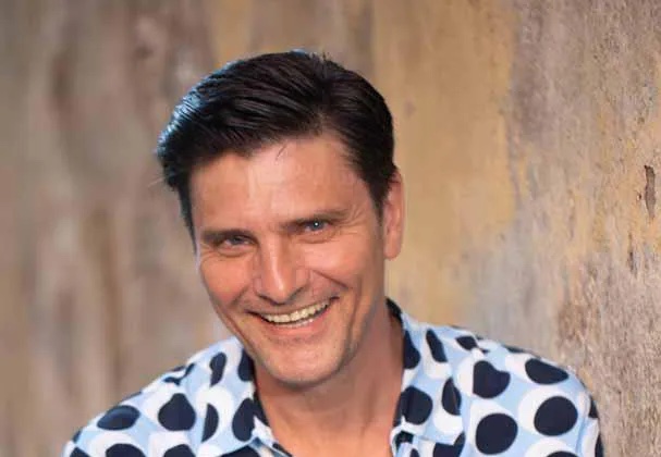 Lorenzo Flaherty a processo: l’attore travolse con la sua auto uno scooter su cui viaggiava la figlia di Massimo Ferrero