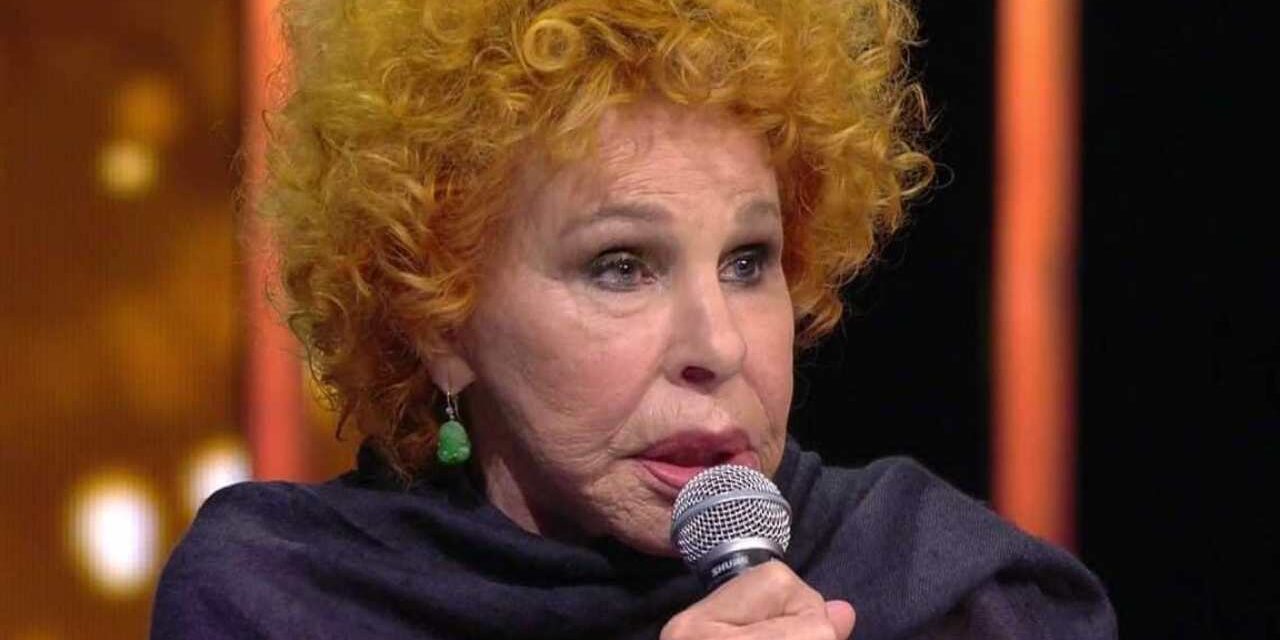 Ornella Vanoni: «Quando ero più giovane ero una tragedia, prima di cantare bevevo whisky e caffè, me lo consigliò un medico»