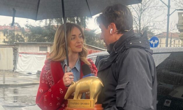 Striscia, Tapiro D’Oro a Chiara Ferragni: «Non ho abbandonato Federico. È un periodo molto doloroso»