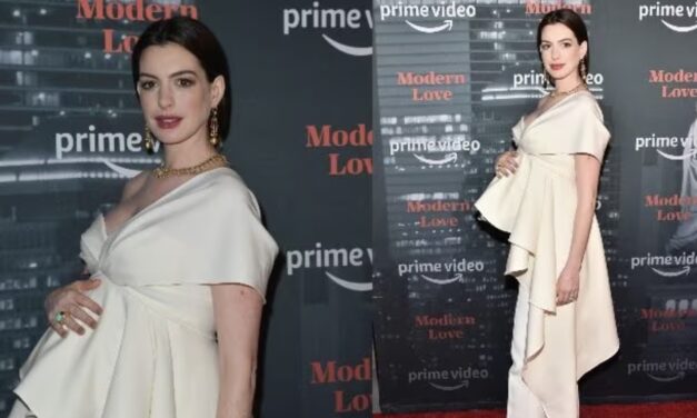 Anne Hathaway racconta di aver avuto un aborto spontaneo: “Ma ogni sera a teatro portavo in scena una donna incinta”