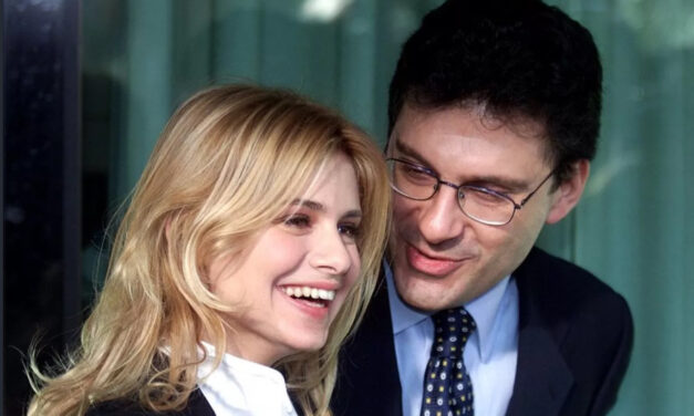 Debora Caprioglio: “Fabrizio Frizzi mi mandava ogni anno un messaggio per ricordare quando sul set di Non lasciamoci più andai con la macchina sul marciapiedi!”