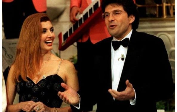 Milly Carlucci: “Arbore? Creò una serie di donne parlanti quando esistevano solo vallette. Frizzi? il nostro modo di condurre in coppia non è più esistito in tv”