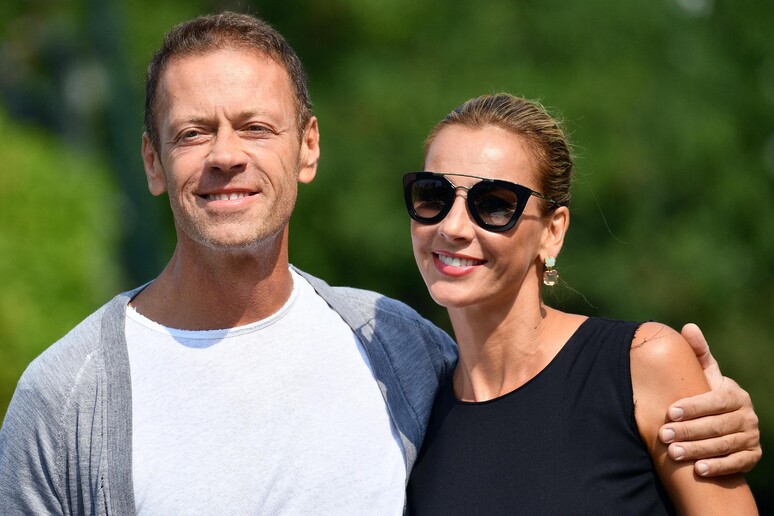 Rozsa Tassi moglie di Siffredi: “Gelosa di lui? Un corpo è un corpo. L’anima è un’altra cosa. Abbiamo sempre avuto una vita normale, quasi noiosa”