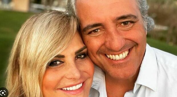 Simona Ventura sul matrimonio con Giovanni Terzi: “Ci sposeremo al Grand Hotel di Rimini, il nostro luogo del cuore. Abbiamo già fatto una lista di ospiti, siamo sui mille!”