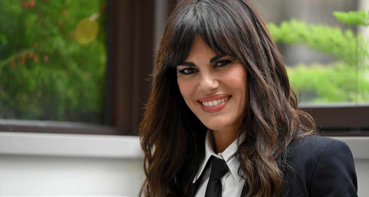 Bianca Guaccero: “Ho imparato a dire ti voglio bene a mio padre mentre era in terapia intensiva. Le scelte lavorative? Oggi ho meno paura a dire di no!”