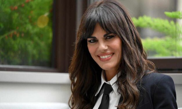 Bianca Guaccero: “Ho imparato a dire ti voglio bene a mio padre mentre era in terapia intensiva. Le scelte lavorative? Oggi ho meno paura a dire di no!”