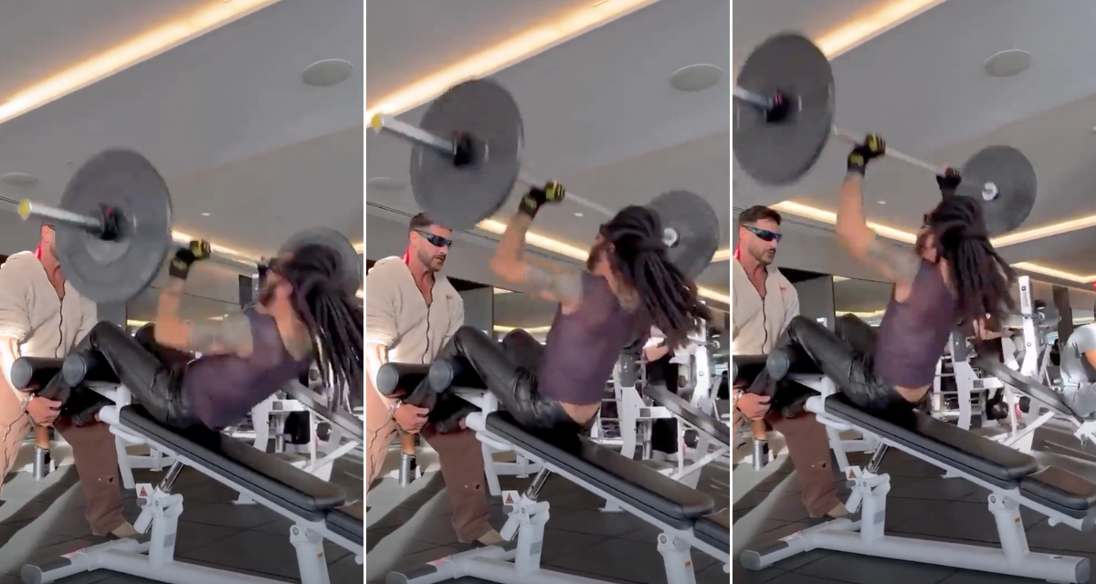 Lenny Kravitz, l’allenamento in palestra con i pantaloni di pelle e gli stivali (video)