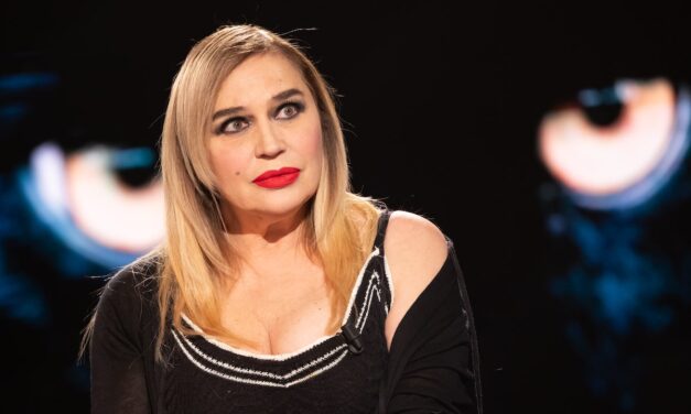 Lory Del Santo: “Ho passato dieci giorni in carcere per uno scambio di persona. Ho incontrato tanti uomini potenti ma non ho mai chiesto niente in cambio”