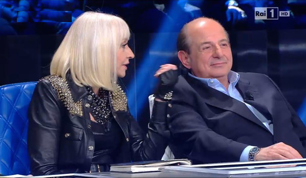 Giancarlo Magalli: “L’incontro tra la Carrà e Madre Teresa di Calcutta? Raffaella le chiese l’aspetto più bello del suo lavoro. Cose che puoi chiedere anche all’idraulico!”