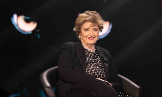 Mara Maionchi: “Tiziano Ferro? Non ha capito che lo abbiamo aiutato ad essere quello che, in parte, è! Il gioco d’azzardo? Mi sono fatta sospendere nei casinò, esageravo!”