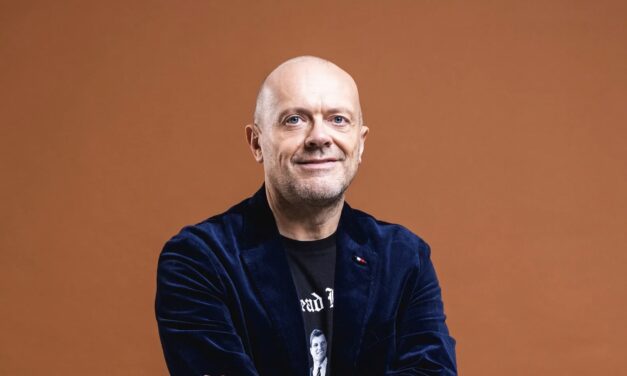 Max Pezzali, il nuovo singolo si chiama Discoteche abbandonate: “Omaggio quei locali che per la mia generazione hanno rappresentato tanto”