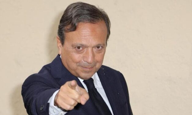 Piero Chiambretti torna in Rai con uno show su Rai3: “Contento di tornare a casa, spero di trovare ancora qualcuno”