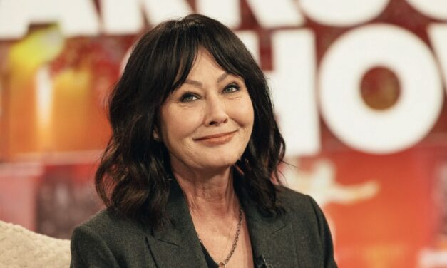Shannen Doherty: “Sono diventata un’accumulatrice di mobili. Con il cancro ho cambiato le mie priorità, sto vendendo tutto”