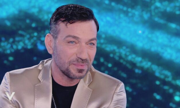 Costantino Vitagliano: “La popolarità? Mi manca quello che mi hanno fatto credere. Passato il momento alcune persone sono sparite, se mi vedono nemmeno mi salutano!”